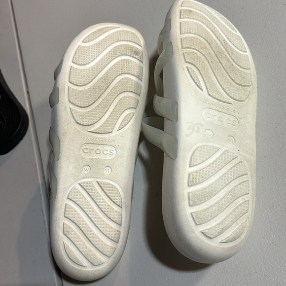 Crocs splash white Glossystrappy slip on sandal. Size W 11 - Picture 7 of 7